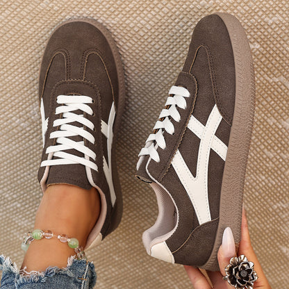 Sneakers Ortopediche Aggraziate dal Look Moderno