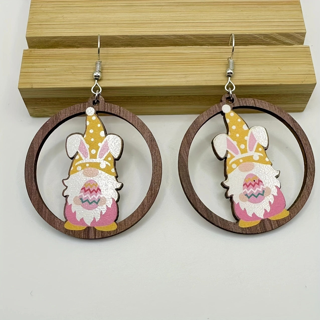 Orecchino artigianale delicato