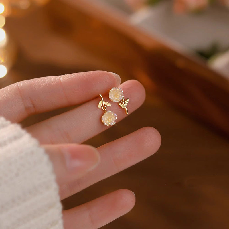 Orecchino artigianale delicato