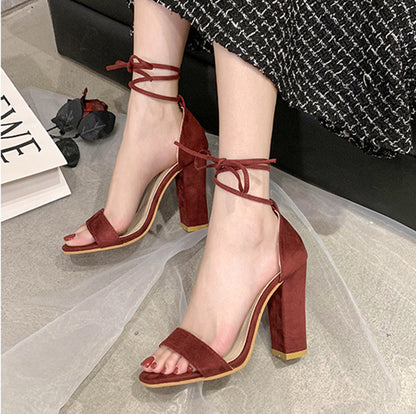 Sandali Ortopediche Aggraziate dal Look Moderno