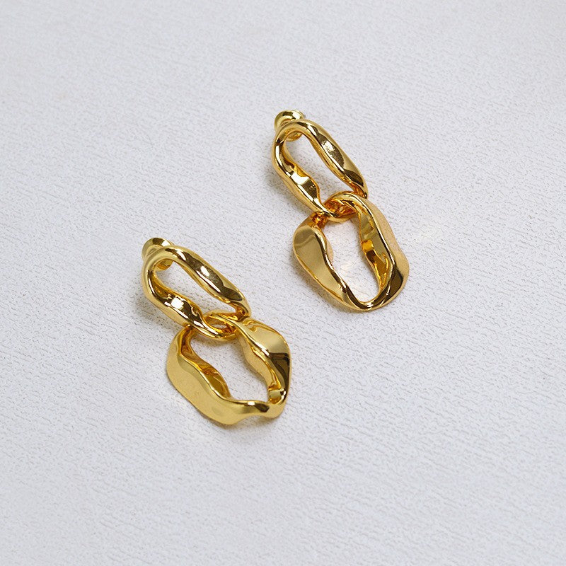 Oro Orecchino bellissimo con stile unico