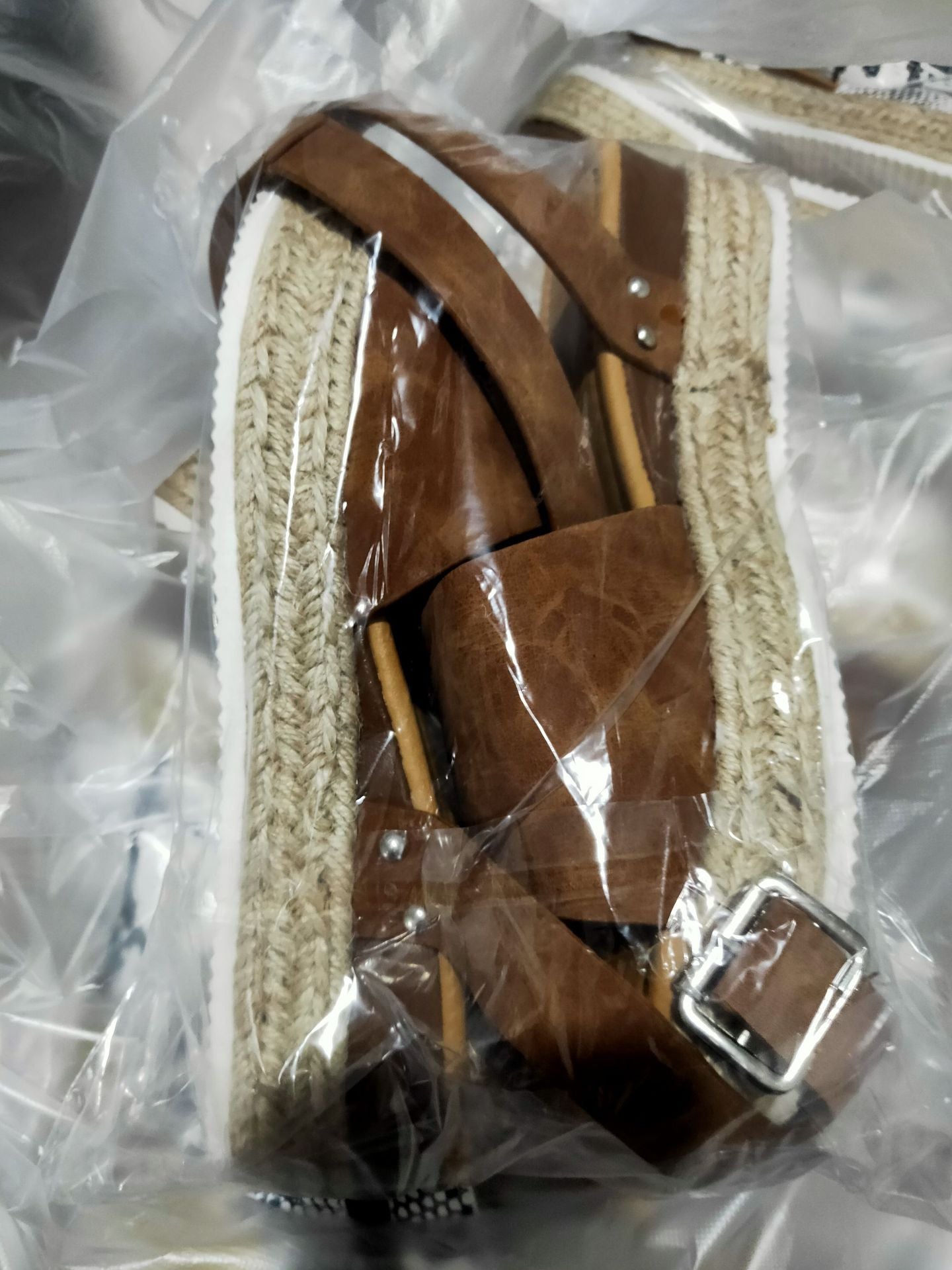 Sandali Ortopediche Aggraziate dal Look Moderno