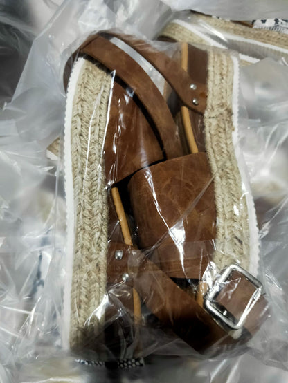 Sandali Ortopediche Aggraziate dal Look Moderno