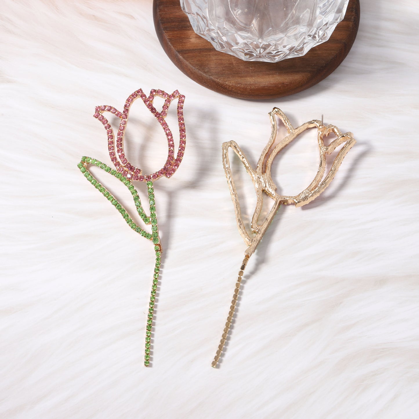 Orecchino artigianale delicato