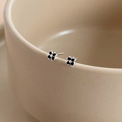 Orecchino artigianale delicato