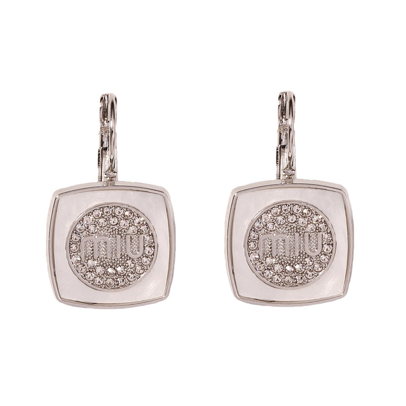 Orecchino affascinante per ogni occasione