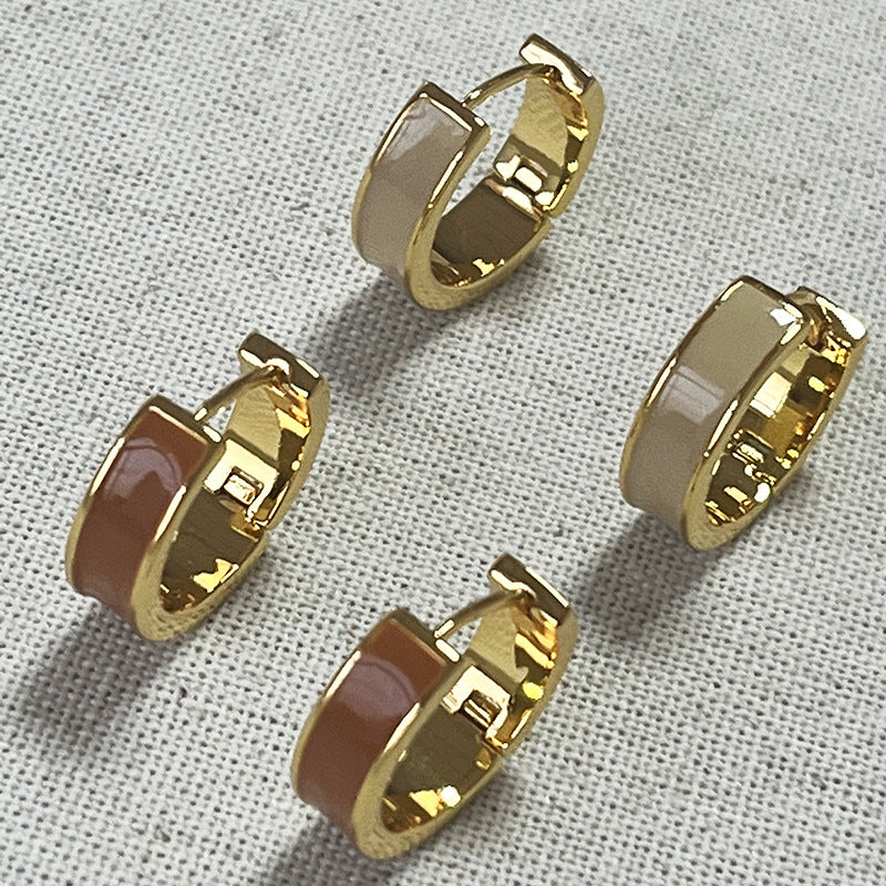 Oro Orecchino bellissimo con stile unico