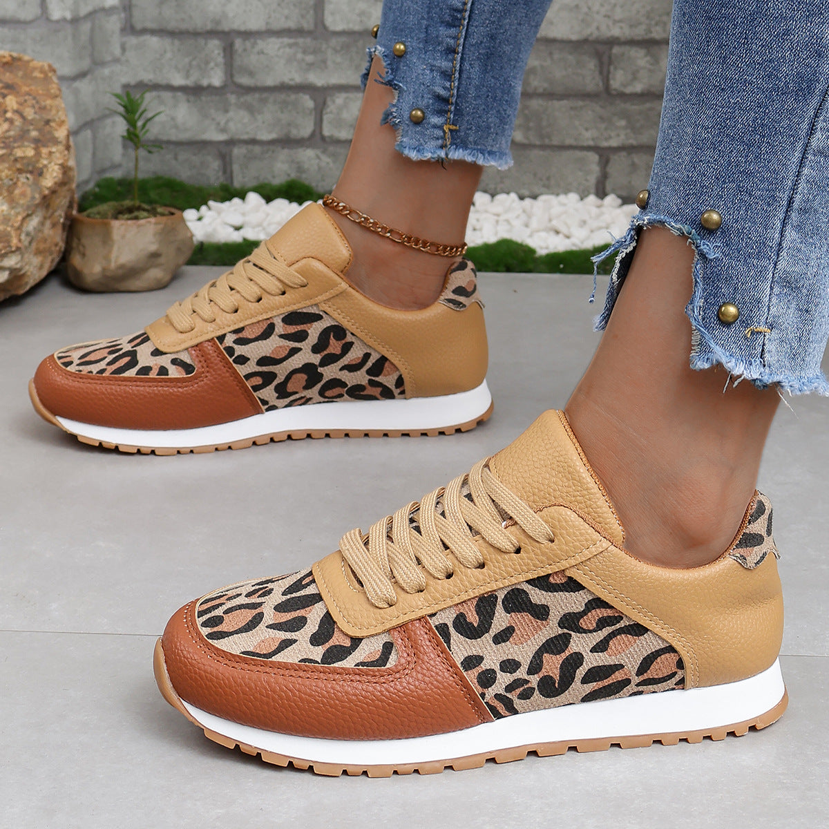 Scarpe Ortopediche Aggraziate dal Look Moderno