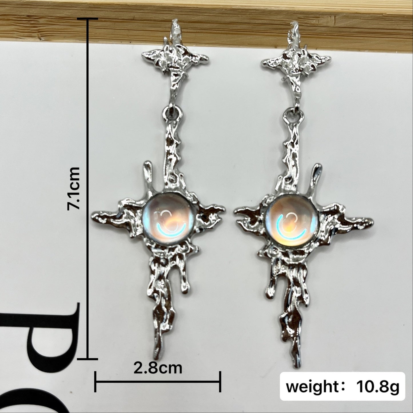 Orecchino artigianale delicato