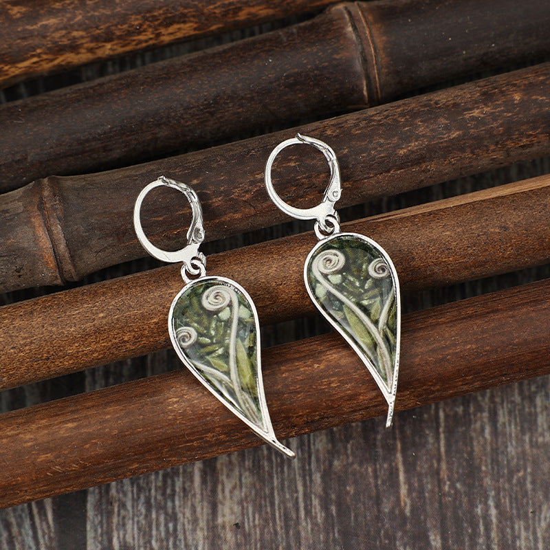 Orecchino artigianale delicato