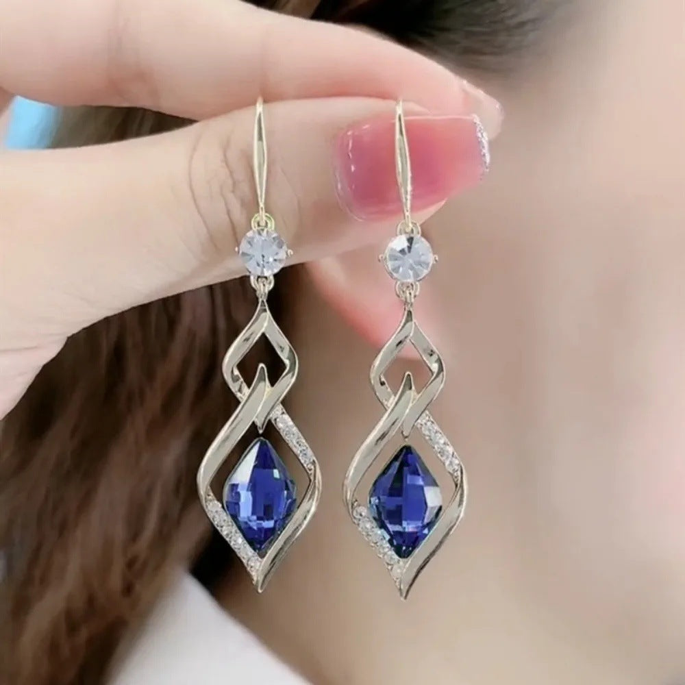 Orecchino artigianale delicato