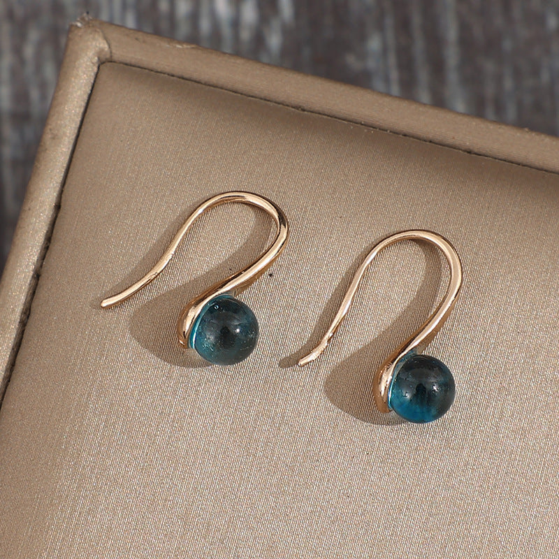 Orecchino artigianale delicato