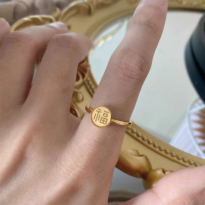 Anello bellissimo con stile unico