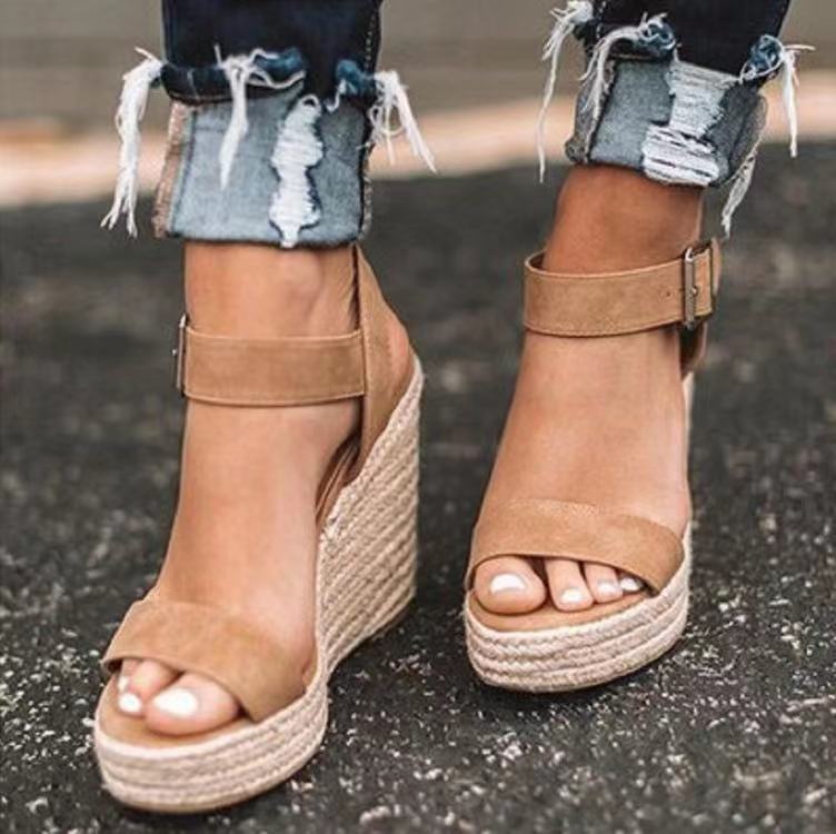 Sandali Ortopediche Aggraziate dal Look Moderno