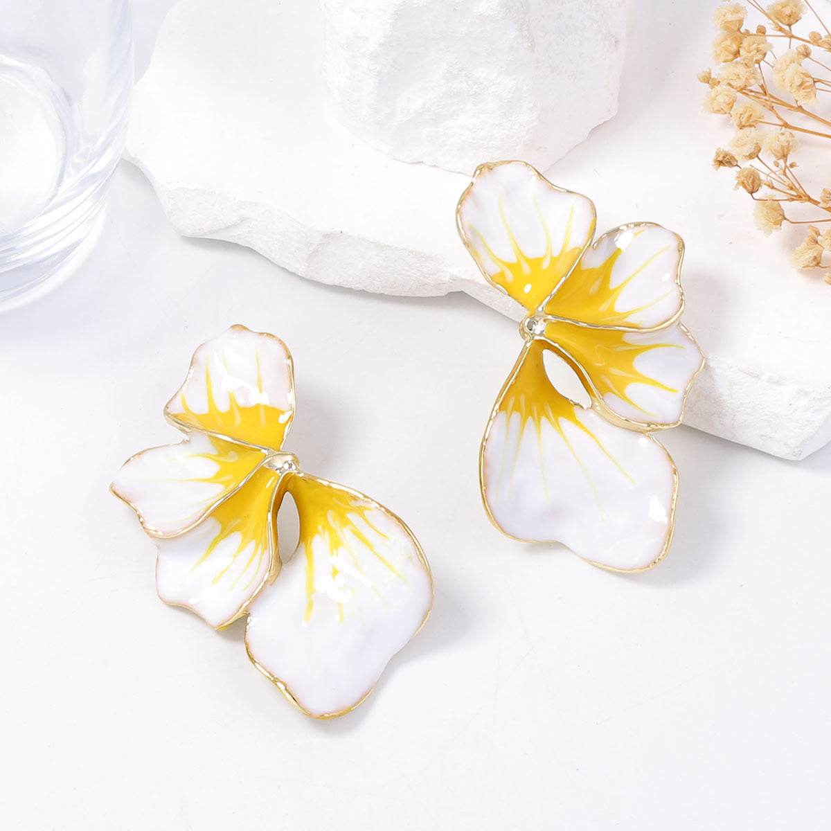 Orecchino artigianale delicato