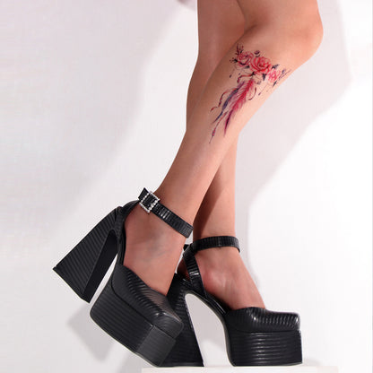 Scarpe Ortopediche Aggraziate dal Look Moderno