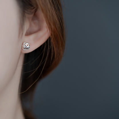 Orecchino artigianale delicato