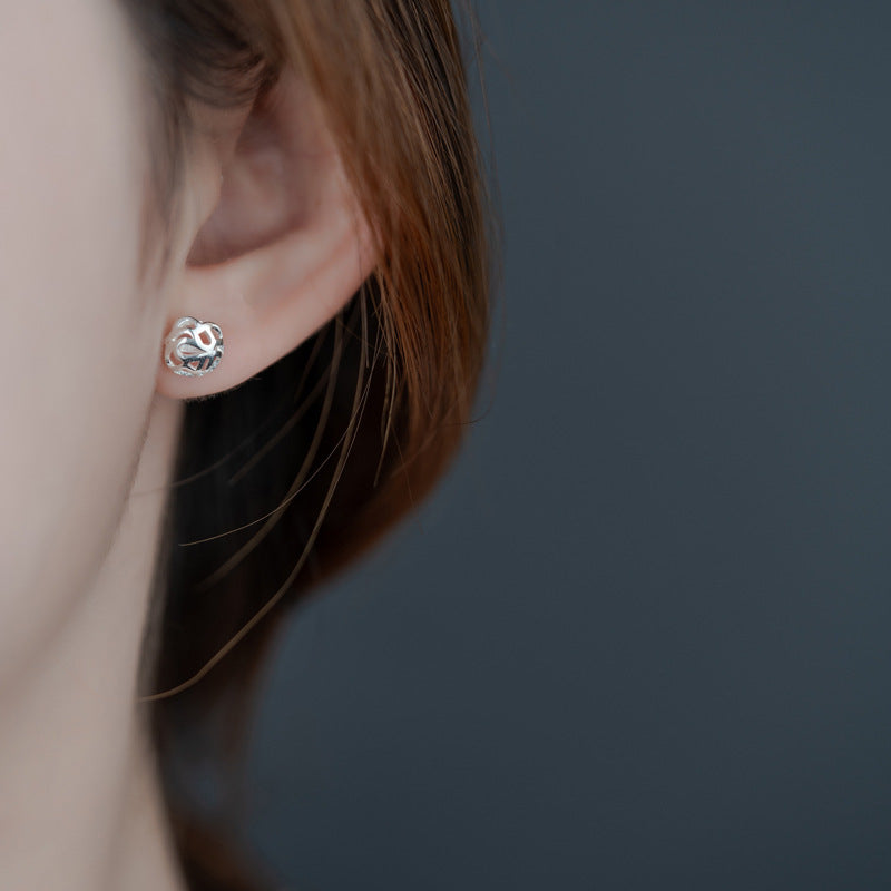 Orecchino artigianale delicato