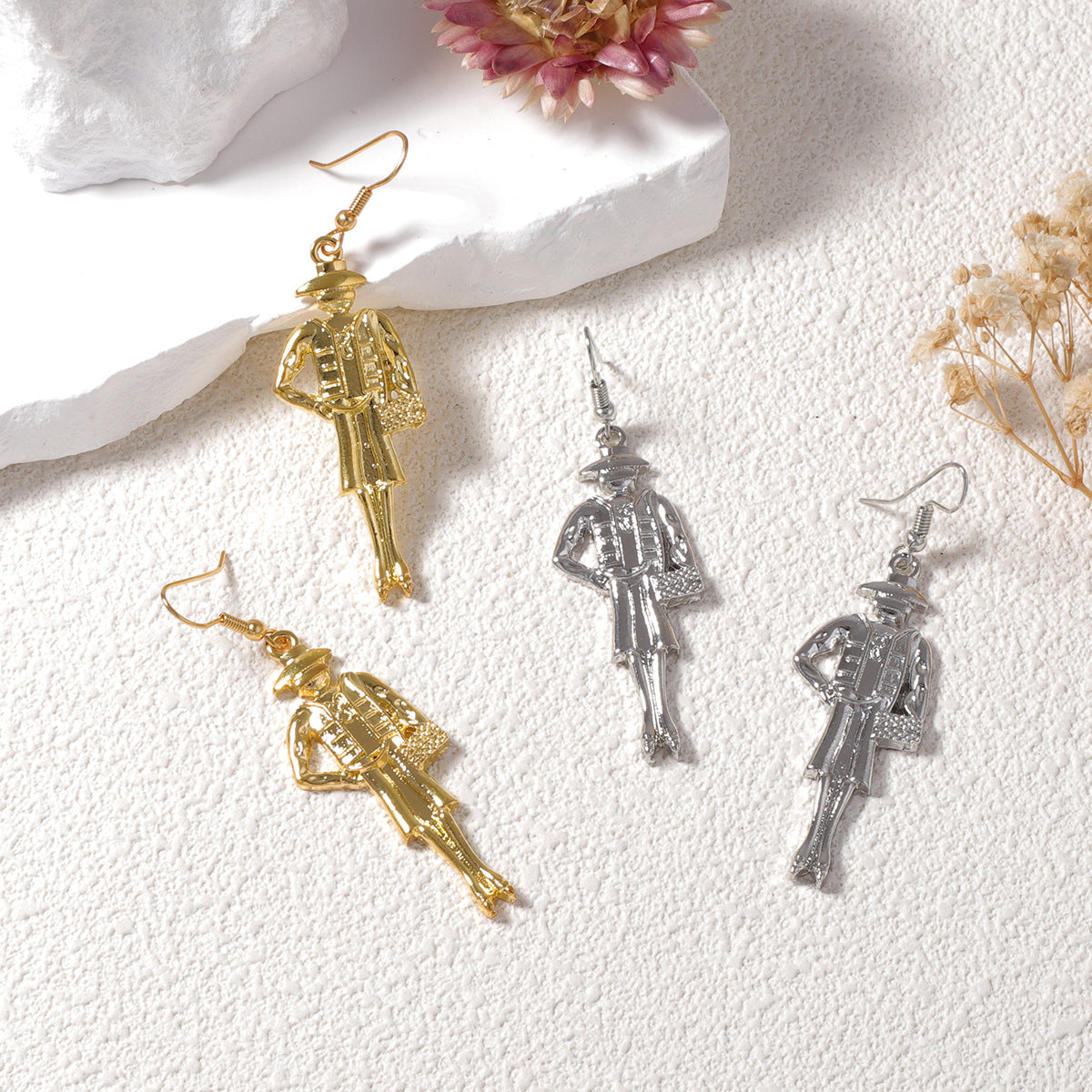 Oro Orecchino artigianale delicato