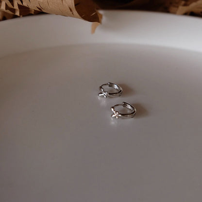 Orecchino artigianale delicato