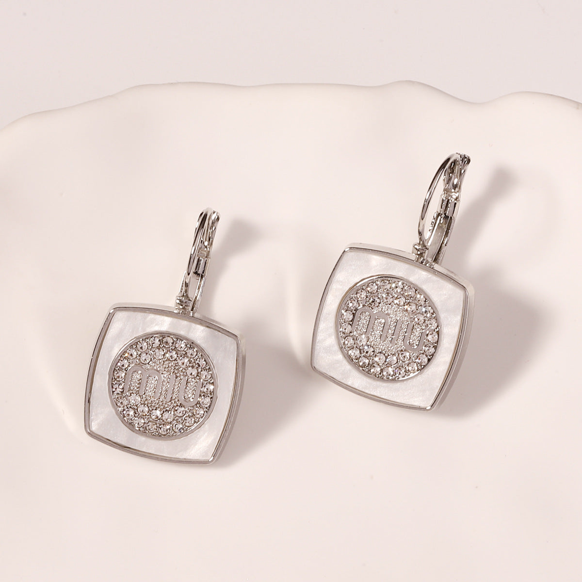 Orecchino affascinante per ogni occasione