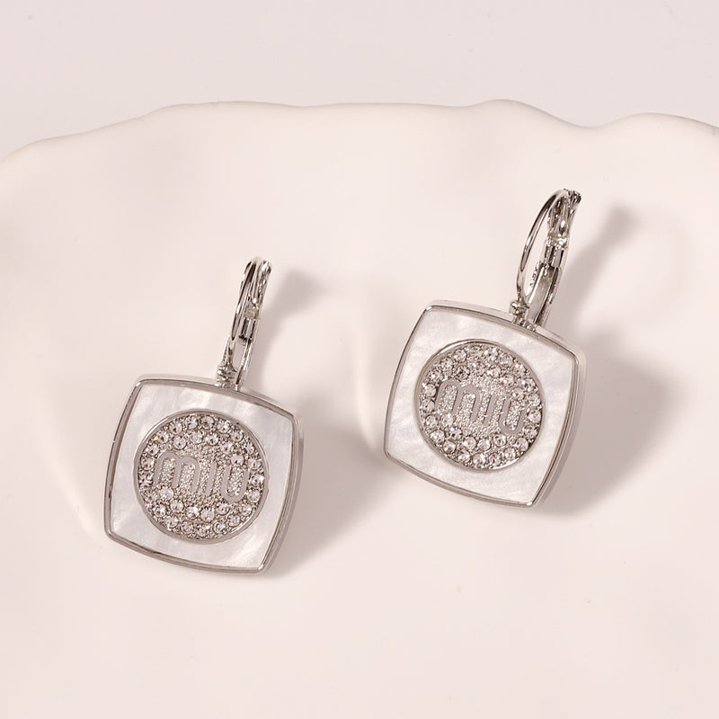 Orecchino affascinante per ogni occasione