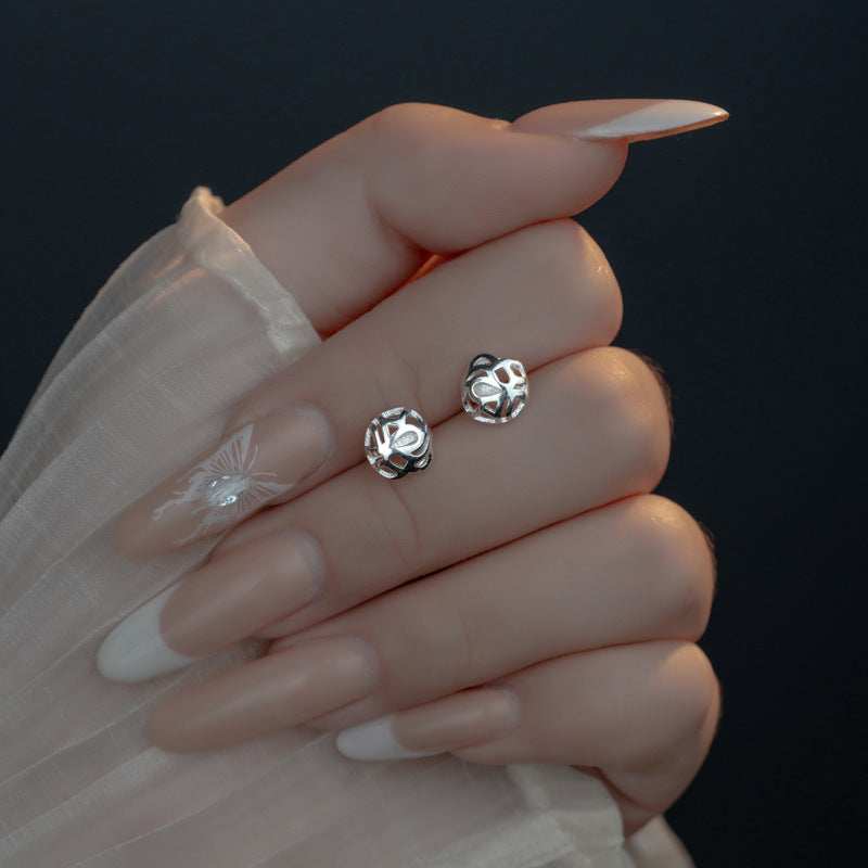 Orecchino artigianale delicato