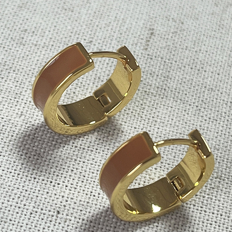 Oro Orecchino bellissimo con stile unico