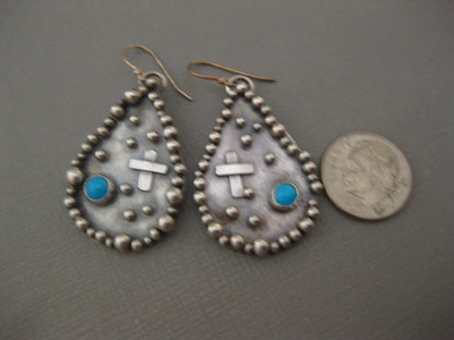 Orecchino artigianale delicato