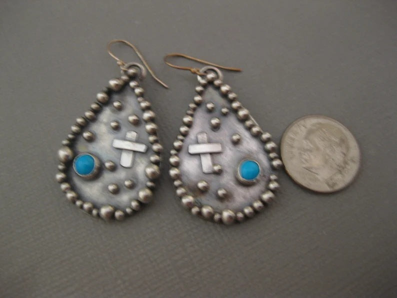 Orecchino artigianale delicato