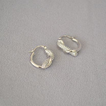 Oro Orecchino bellissimo con stile unico