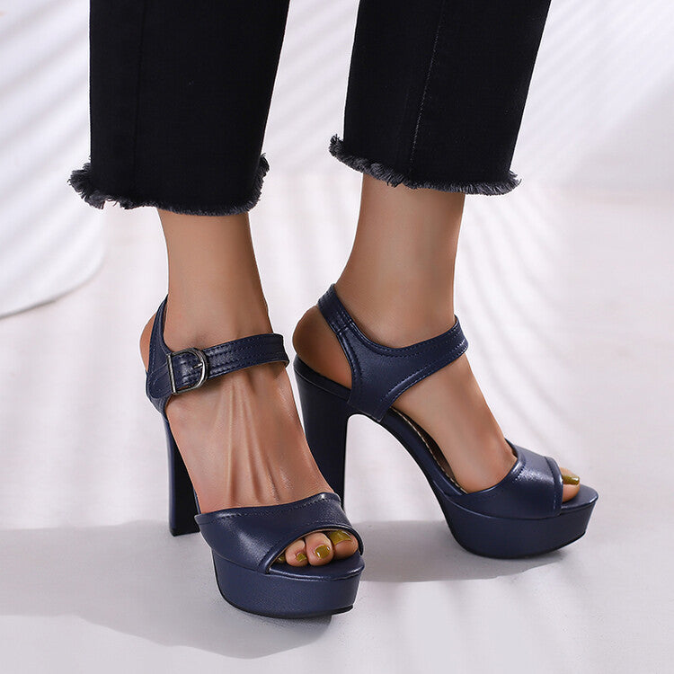 Sandali Ortopediche Aggraziate dal Look Moderno