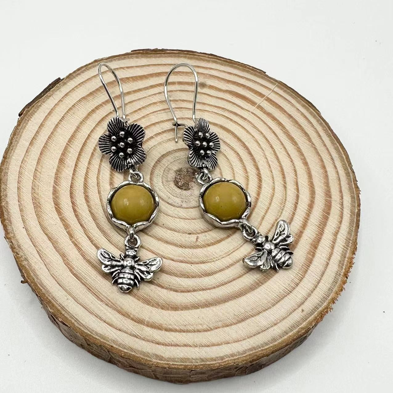 Orecchino artigianale delicato