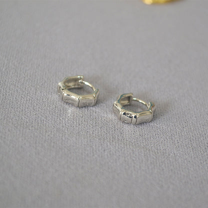 Oro Orecchino bellissimo con stile unico