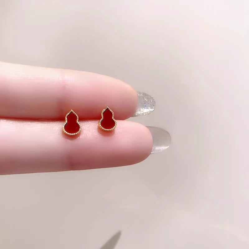 Orecchino artigianale delicato