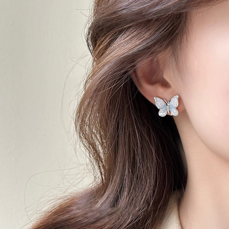 Orecchino artigianale delicato