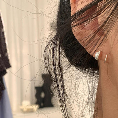 Orecchino artigianale delicato