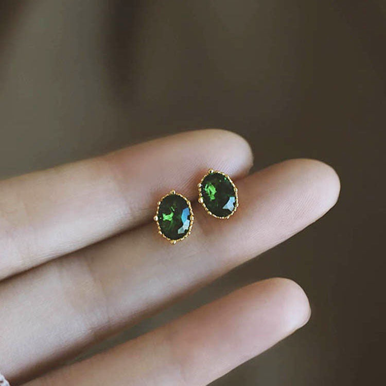 Orecchino artigianale delicato