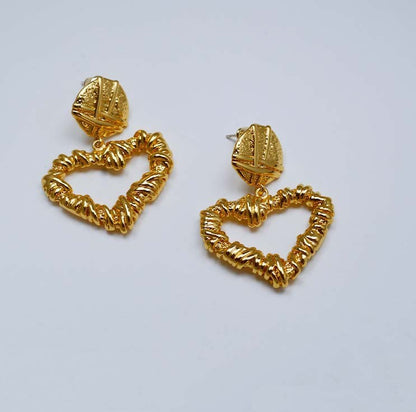 Oro Orecchino bellissimo con stile unico