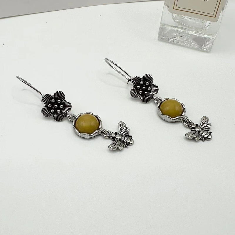 Orecchino artigianale delicato