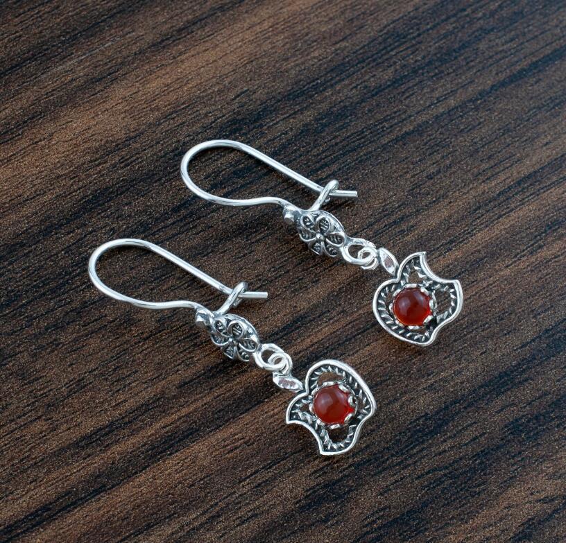 Orecchino artigianale delicato