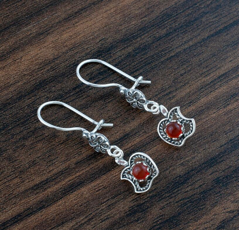 Orecchino artigianale delicato