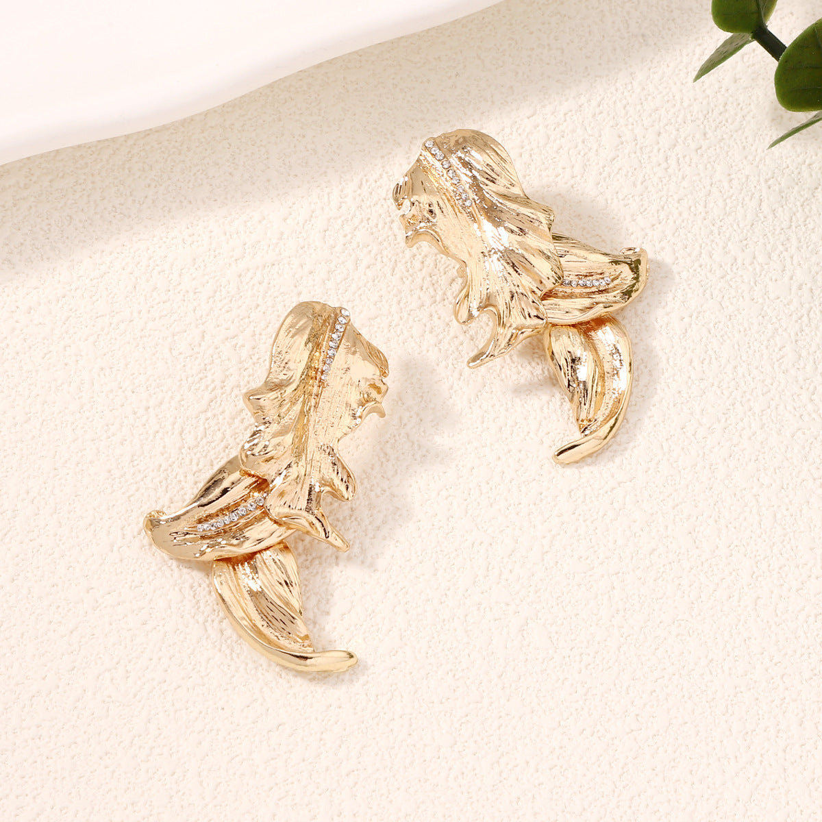 Orecchino artigianale delicato