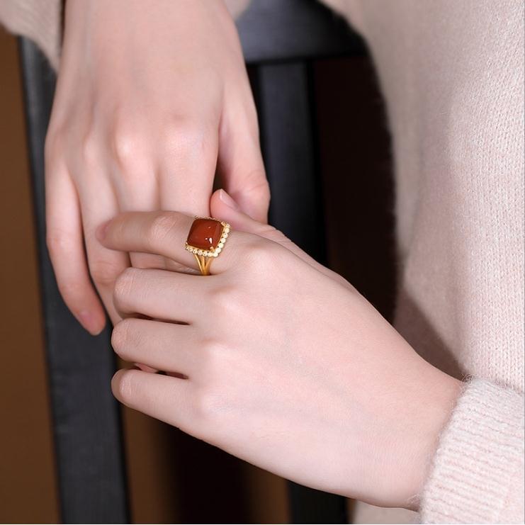 Oro Anello classico dal fascino senza tempo