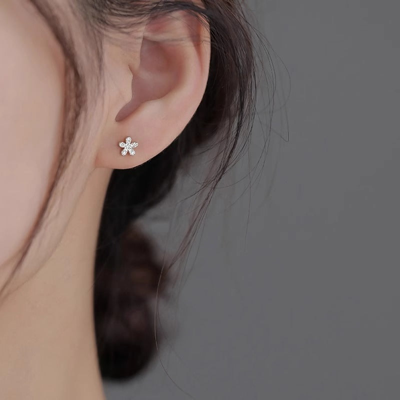 Orecchino artigianale delicato