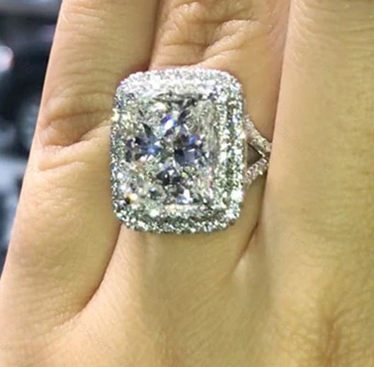 Anello bellissimo con stile unico