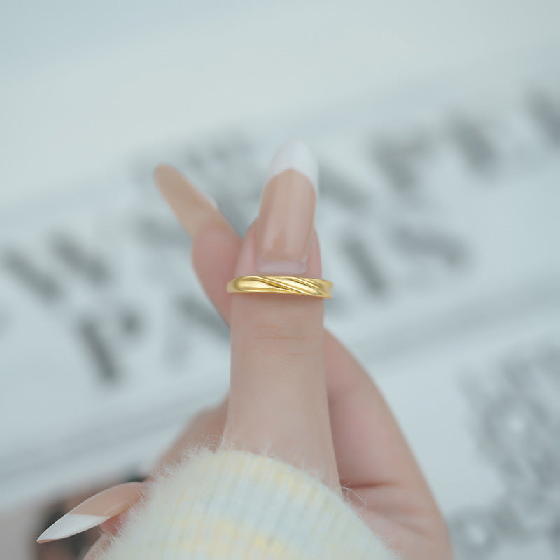 Anello bellissimo con stile unico