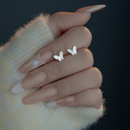 Orecchino artigianale delicato