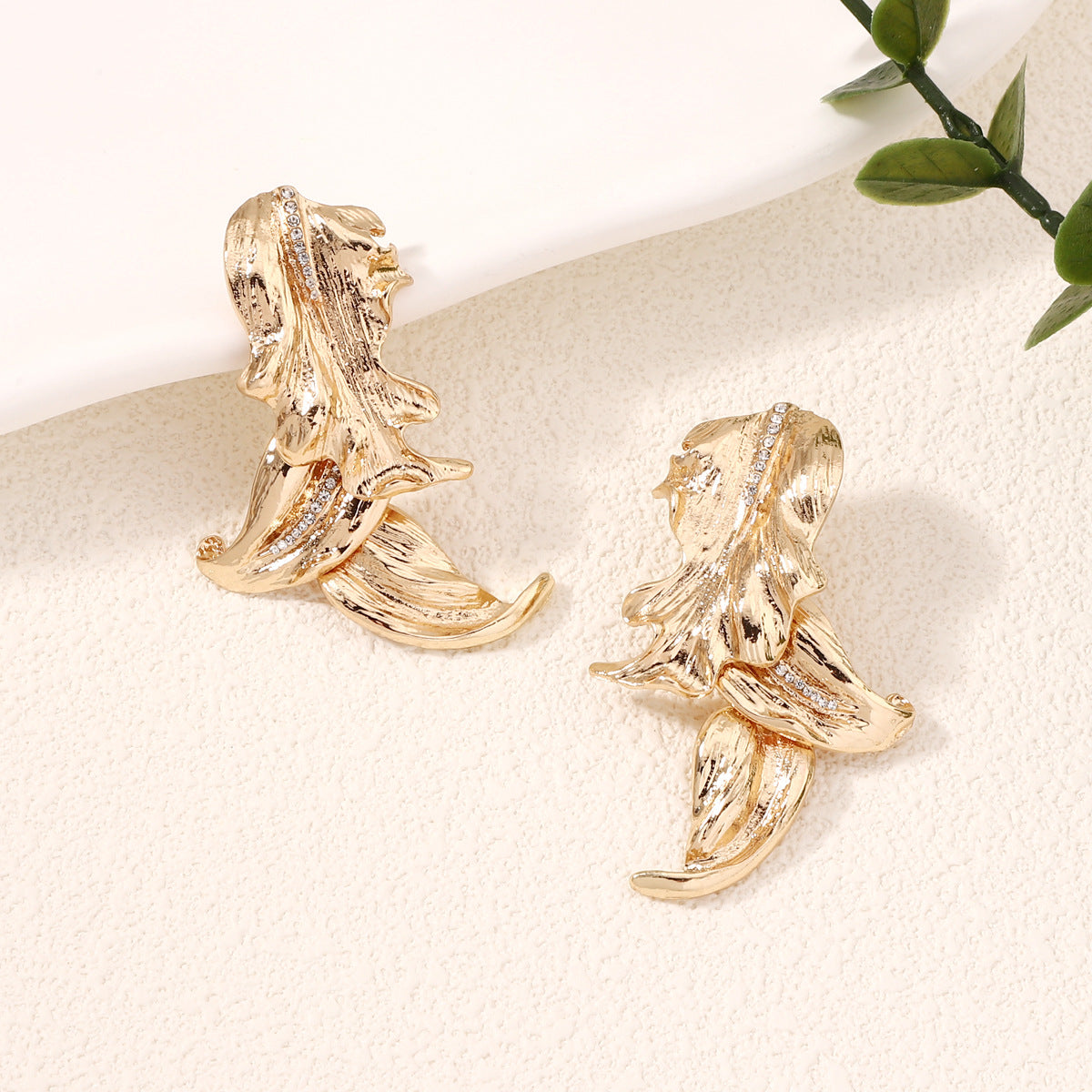 Orecchino artigianale delicato