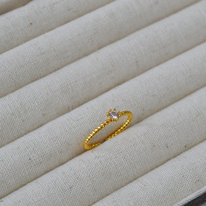 Oro Anello artigianale delicato